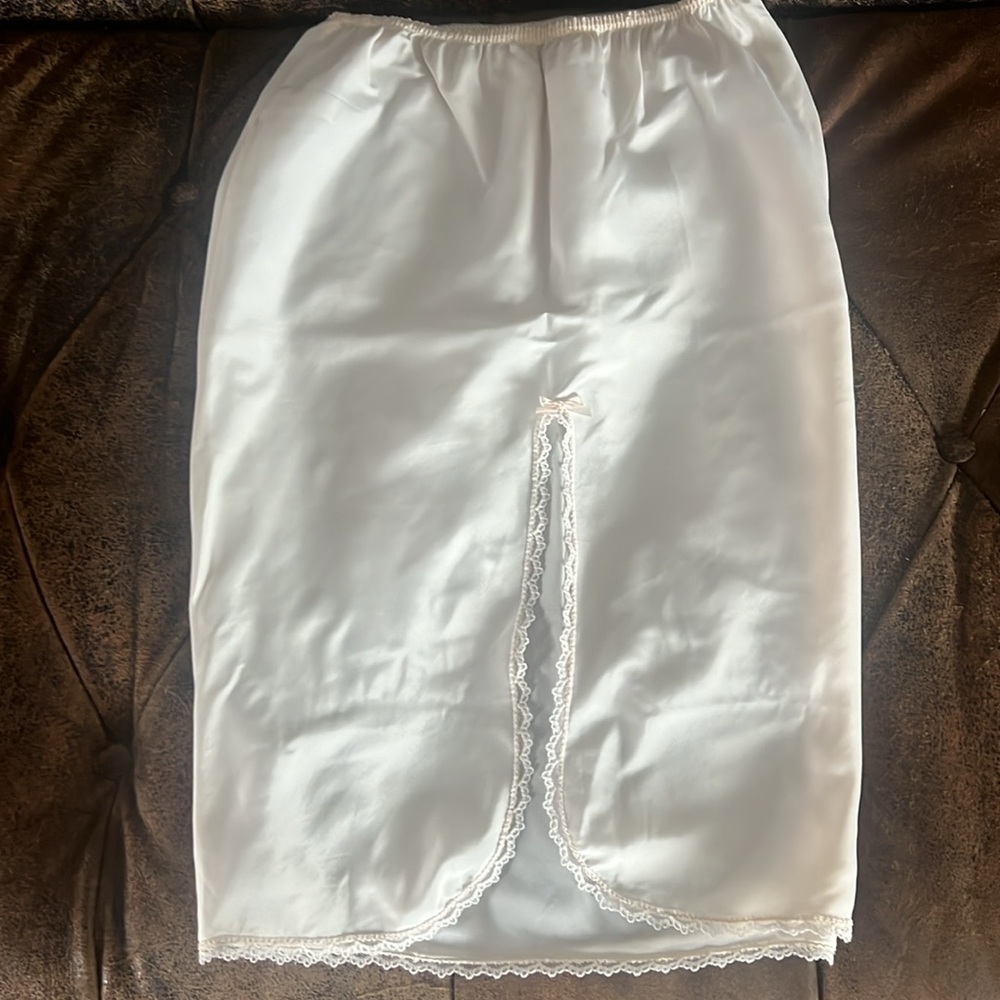 Vintage 70s Barbizon half slip